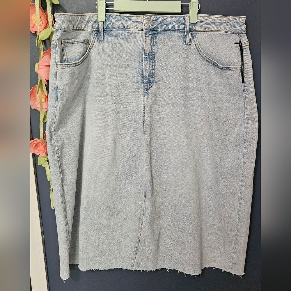 New Ava & Viv Denim Raw Hem Skirt Plus Size 20